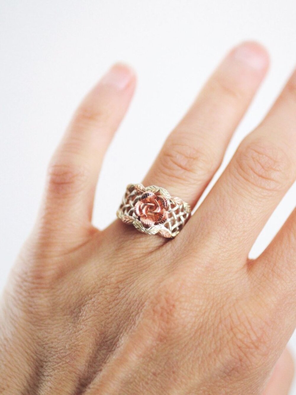 Vintage Black Hills Gold Carved Rose Basket-Weave Ring Sterling Silver 12k Rose - Picture 3 of 12